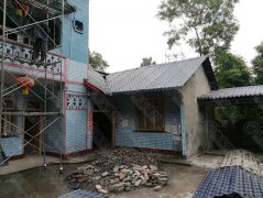 樹脂瓦水溝(陰溝)做法-樹脂瓦屋面陰角導流板的安裝展示 樹脂瓦水溝(陰溝)做法-樹脂瓦屋面陰角導流板的安裝展示