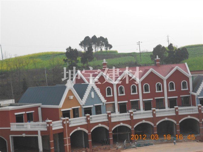 成都新型仿古樹脂琉璃瓦_為青城山歐式別墅樓增色不少