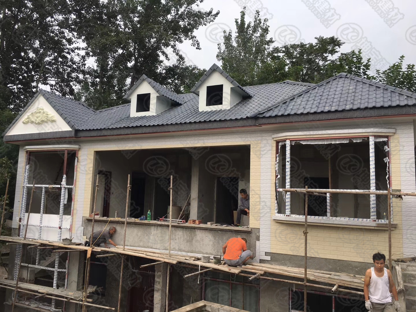 秸稈瓦蓋的“茅草房”,美得簡直不像樣!