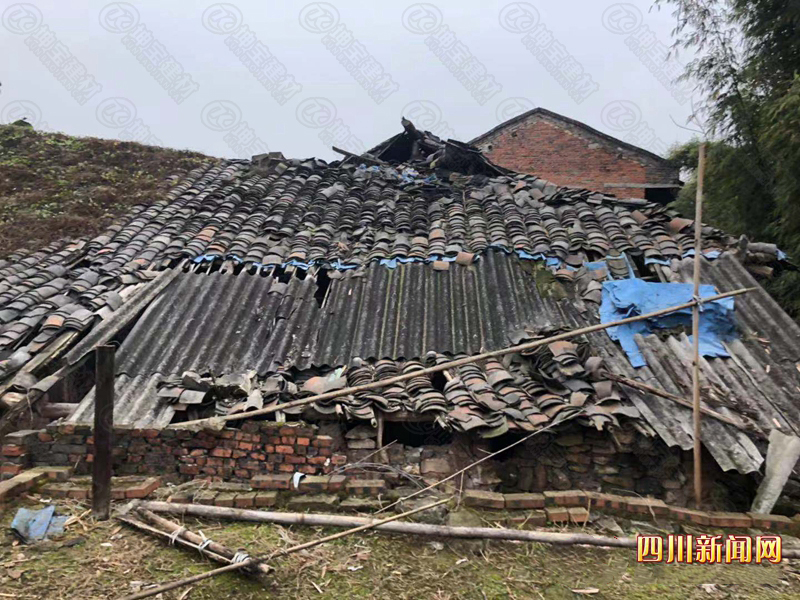 地震后的危房 地震后的危房