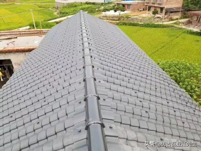 還在為舊房屋面翻新承重問(wèn)題考慮嗎？樹脂小青瓦幫你解決承重