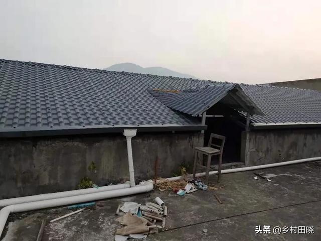 農(nóng)村自建房坡屋頂,用琉璃瓦還是樹脂瓦?看看內(nèi)行人的經(jīng)驗分享