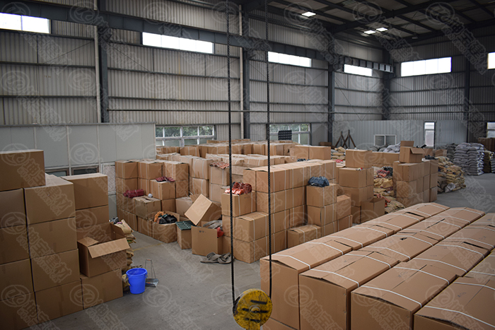 坤寶合成樹脂瓦配件組裝車間