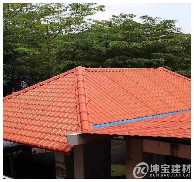 裝修屋頂選彩鋼瓦好還是合成樹(shù)脂瓦好？選對(duì)了直接節(jié)省幾千元