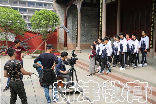 04四川省新津中學再次迎來央視攝制組2.JPG