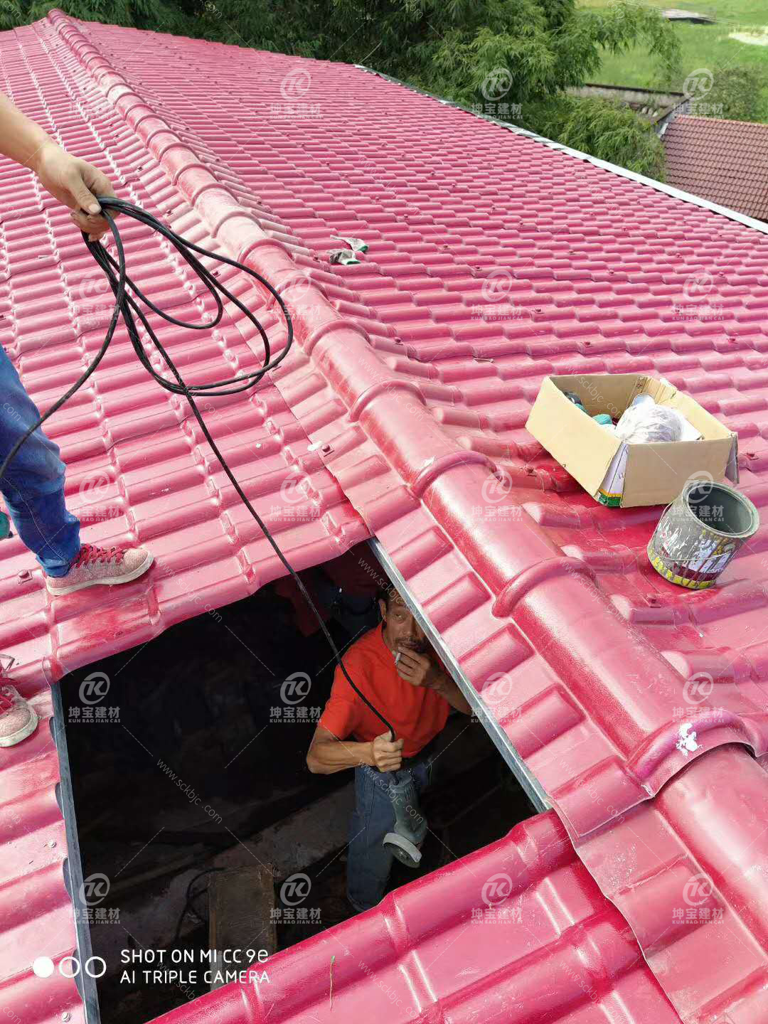 人字樹脂瓦棚圖片